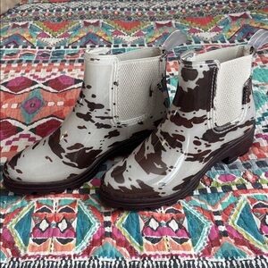 London Fog Cow Print Winter Boots